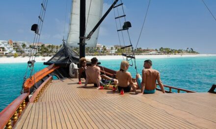 Jolly Pirate Afternoon Sail and Snorkel Cruise in Aruba