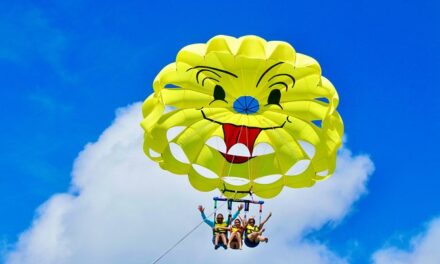 Parasailing in Aruba