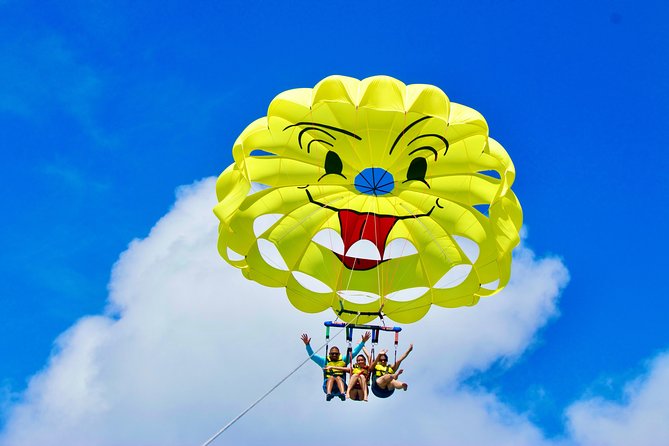 Parasailing in Aruba