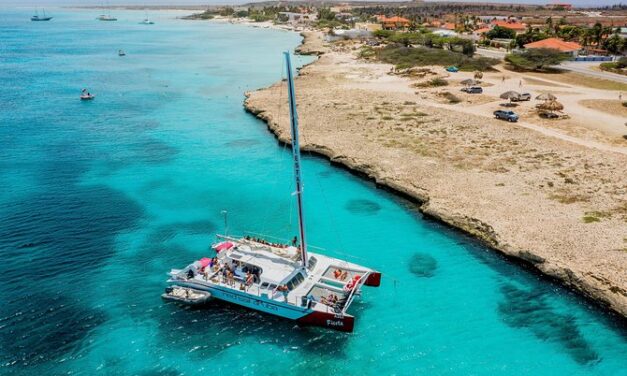 Explore the Magic of Aruba with Our Exclusive Catamaran Tours!