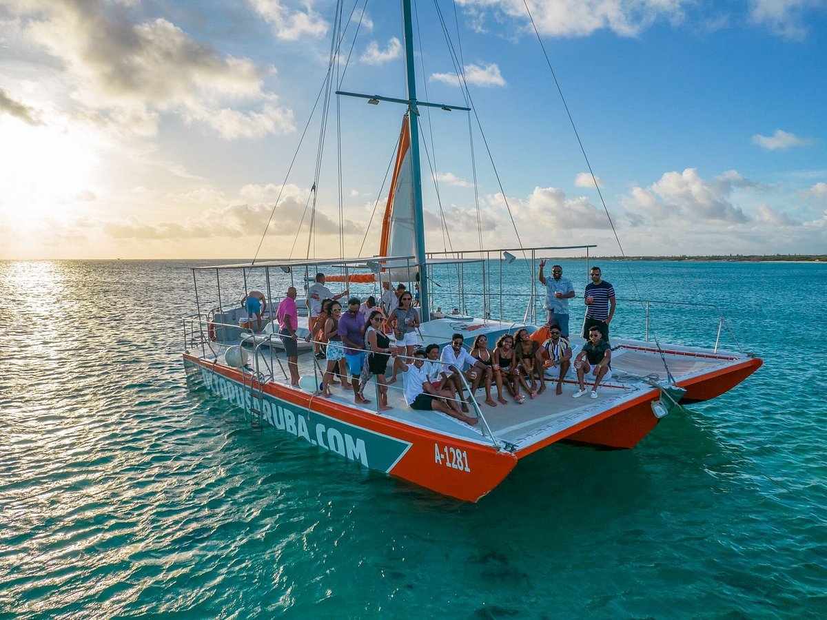 Private sailing charter Aruba couple