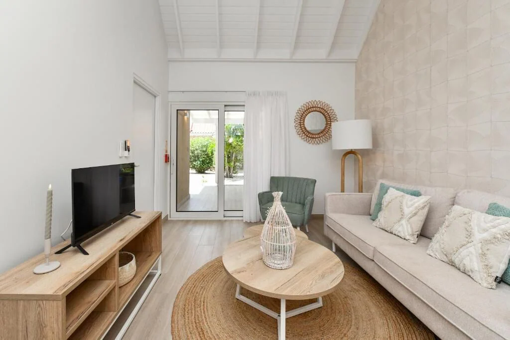 Walts Aruba boutique apartments budget value hotel