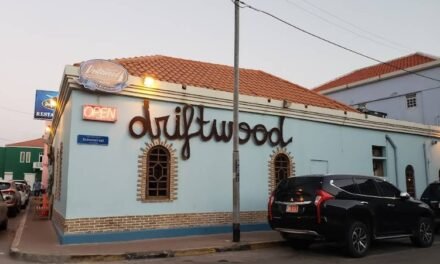Driftwood Restaurant Aruba: Rustic Seafood in Oranjestad Since 1980