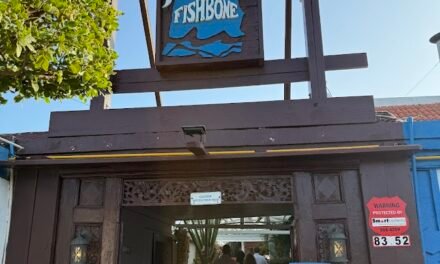 Flying Fishbone Aruba: Dining with Your Feet in the Water