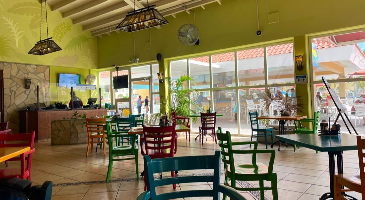 The Islander Bar and Grill Aruba: Casual Beachfront Dining on Eagle Beach