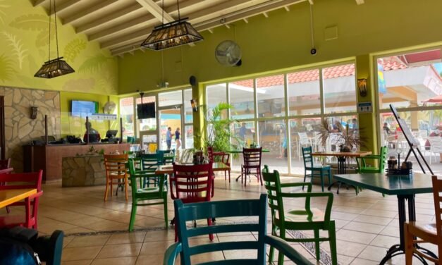 The Islander Bar and Grill Aruba: Casual Beachfront Dining on Eagle Beach