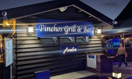 Pinchos Grill Aruba: Dinner on the Pier Over the Ocean