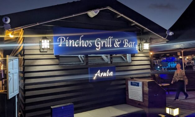 Pinchos Grill Aruba: Dinner on the Pier Over the Ocean