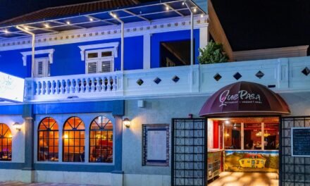 Que Pasa Aruba: Eclectic Art Gallery Restaurant in Oranjestad