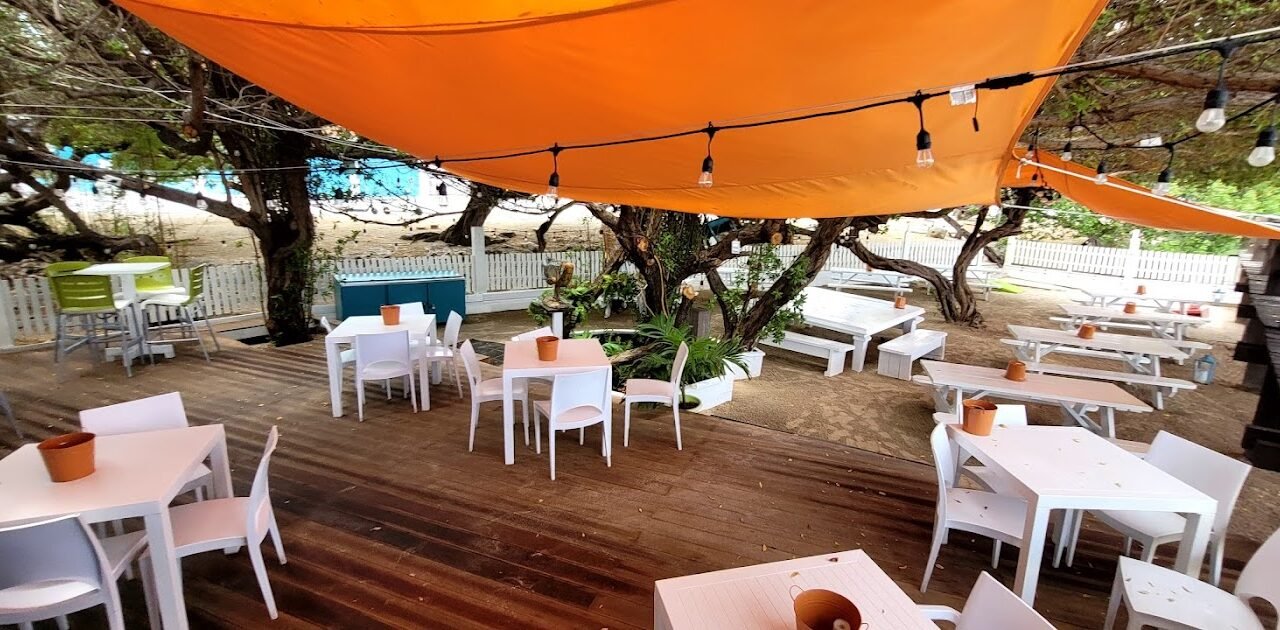 The West Deck Aruba: Waterfront Dining in Oranjestad with Ocean Views