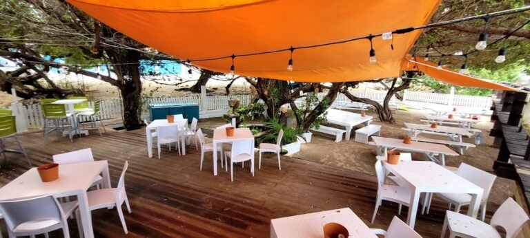 The West Deck Aruba: Waterfront Dining in Oranjestad with Ocean Views