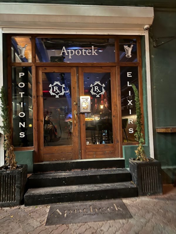 Apotek Speakeasy Aruba Oranjestad cocktail bar hidden entrance