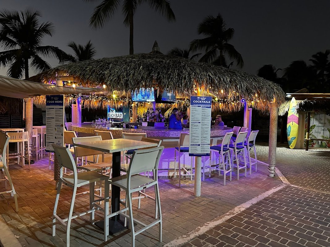 Palm Beach Aruba evening — bars, music, and nightlife along the hotel strip