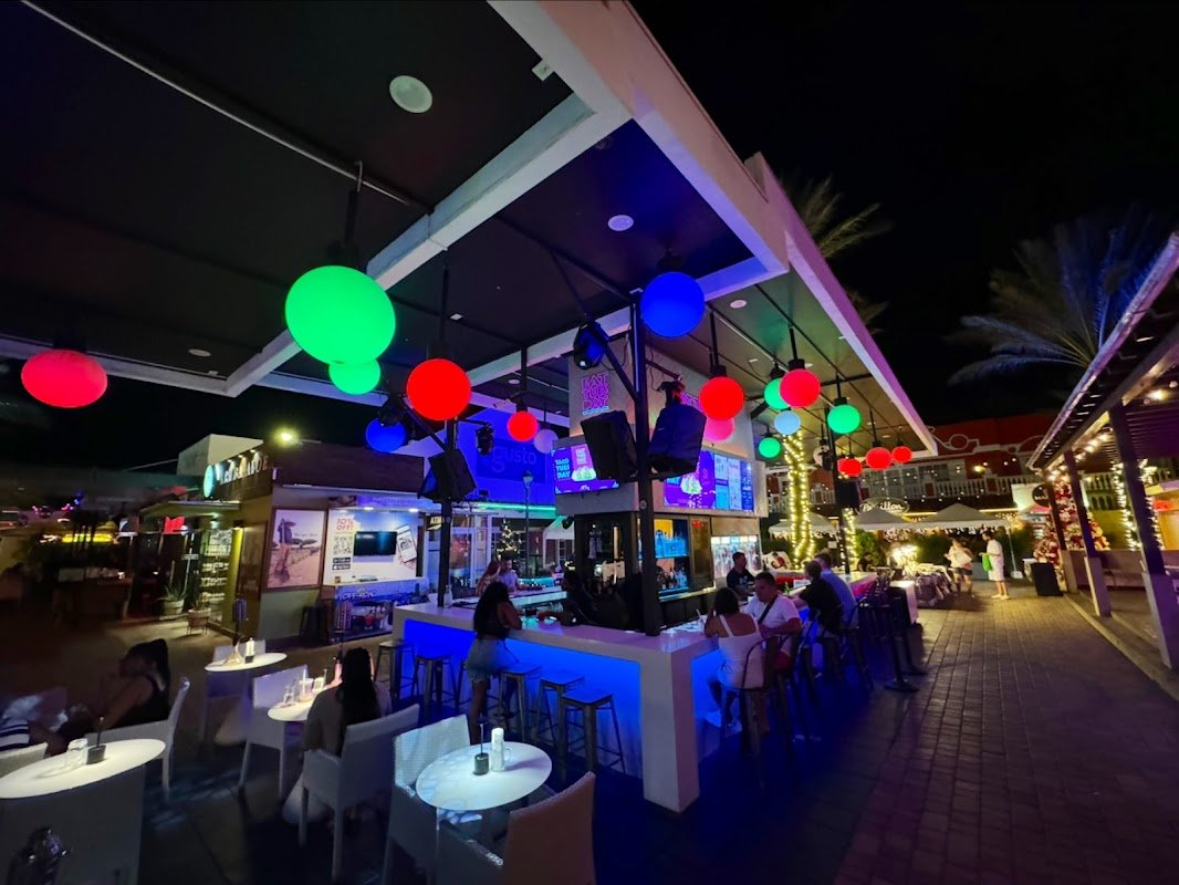 Fat Tuesday Aruba Palm Beach frozen drinks bar beachfront