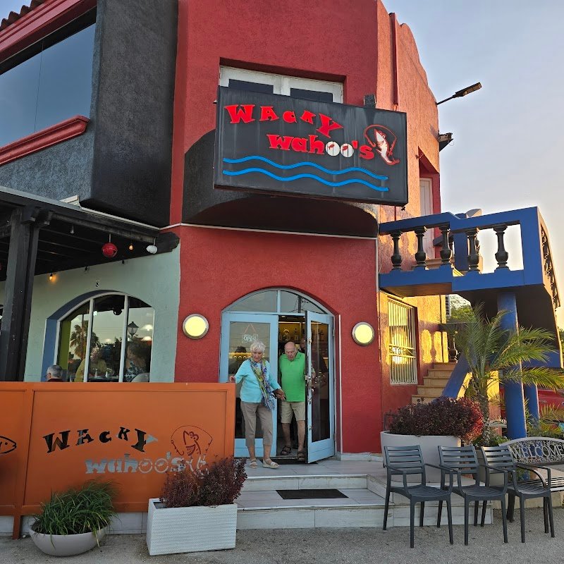 Wacky Wahoo's Aruba bar and grill popular restaurant