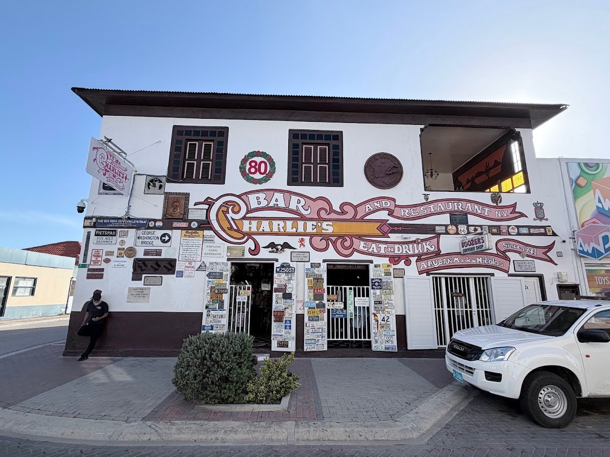 Charlie's Bar & Restaurant dining experience