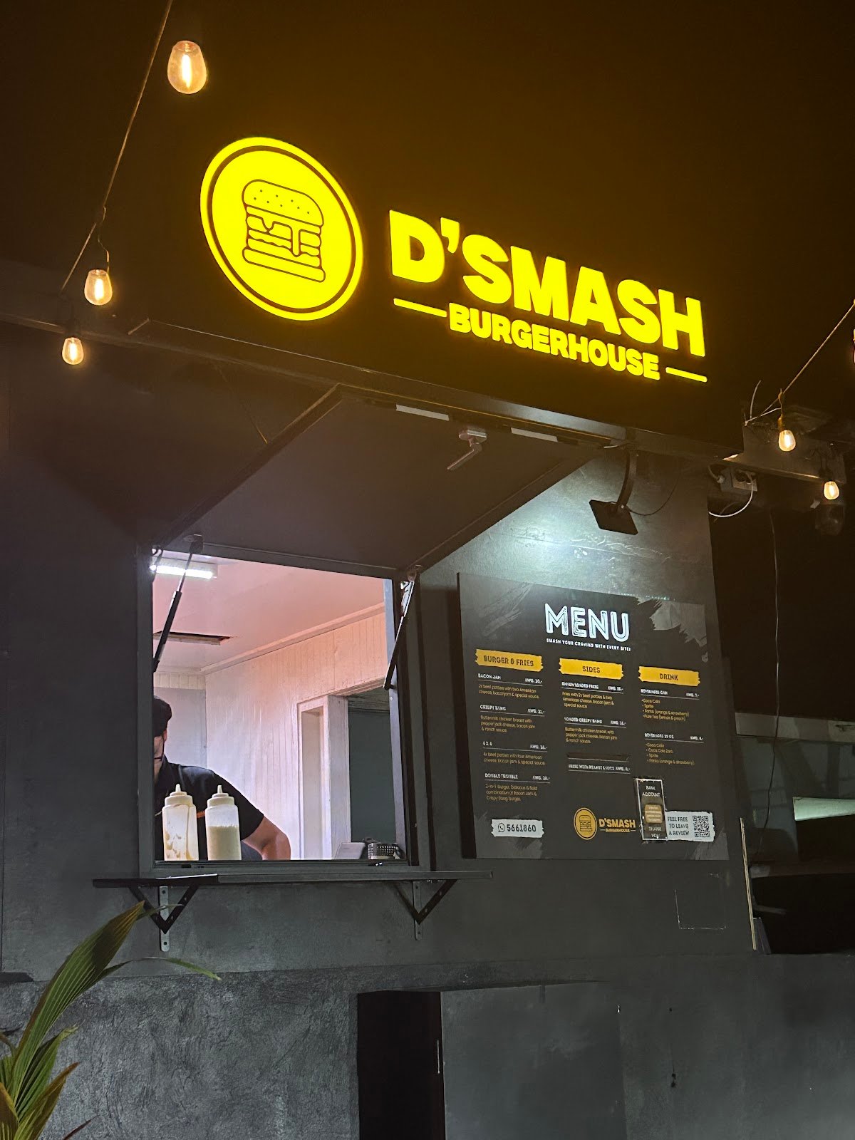 D'Smash BurgerHouse interior and atmosphere