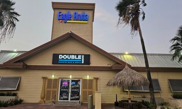 Double Down Sports Bar Aruba: Big-Screen Sports & Pub Food