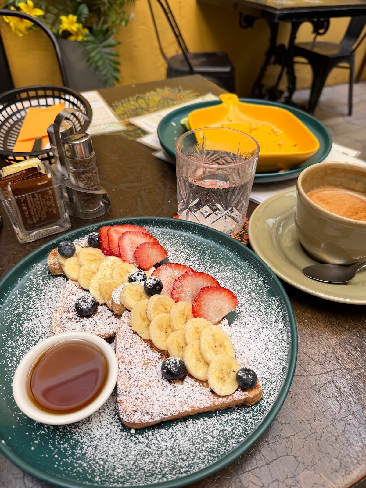 Dushi Delicious Breakfast Cafe food and dishes