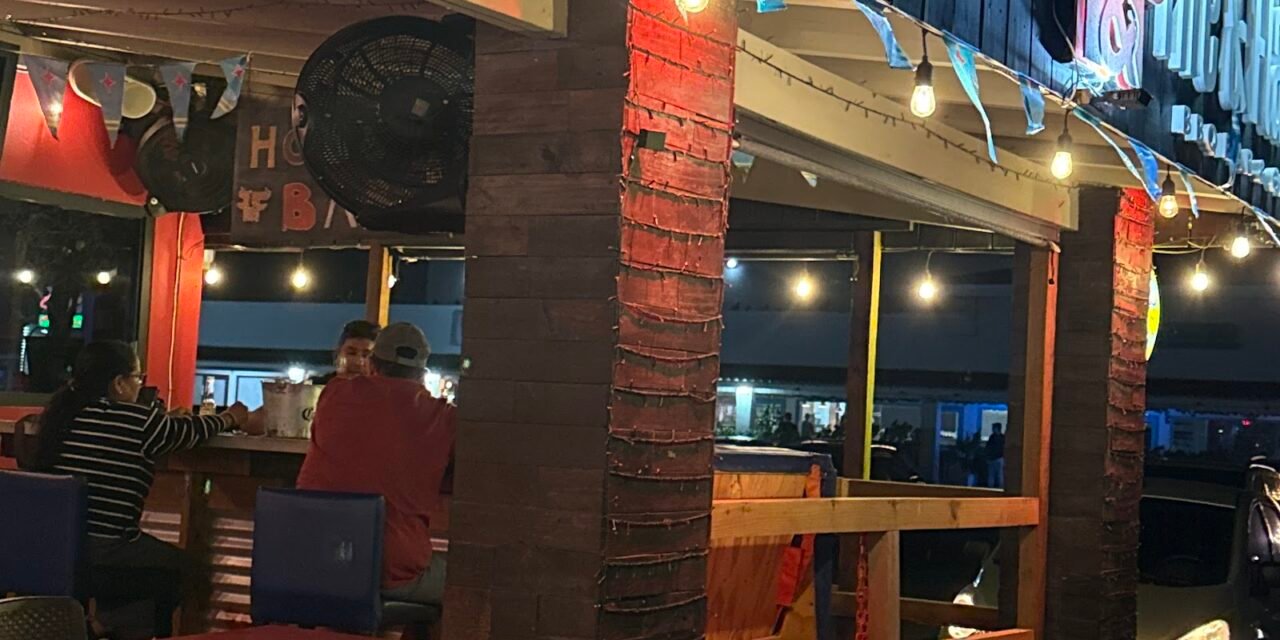 Fire & Flames BBQ Aruba: Sports Bar & Smoked Meats in Oranjestad