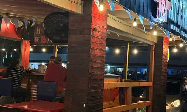 Fire & Flames BBQ Aruba: Sports Bar & Smoked Meats in Oranjestad