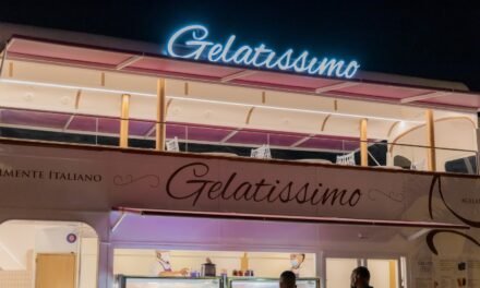 Gelatissimo Aruba: Gelato Bus at Gianni’s Plaza Palm Beach