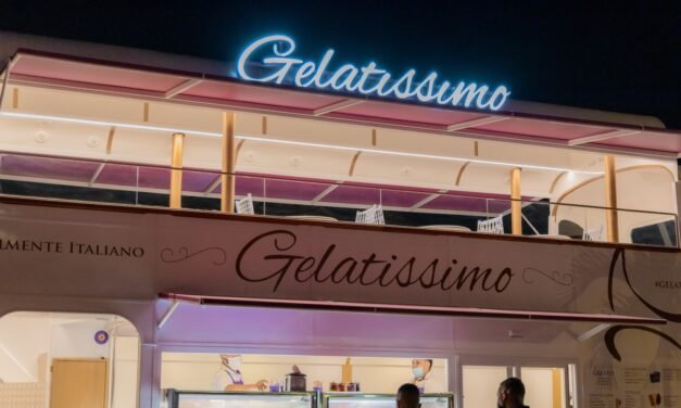 Gelatissimo Aruba: Gelato Bus at Gianni’s Plaza Palm Beach