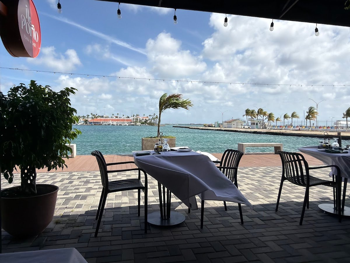 IL Porto Pasta & Grill dining experience