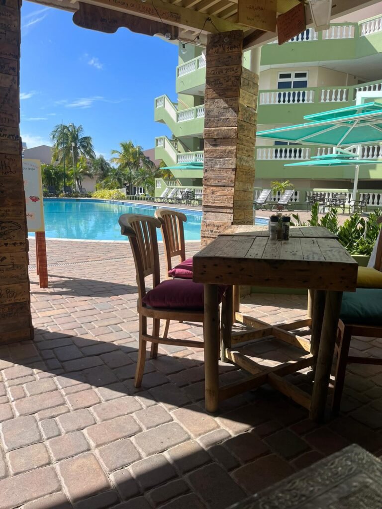 Kini Kini Pool Bar Aruba