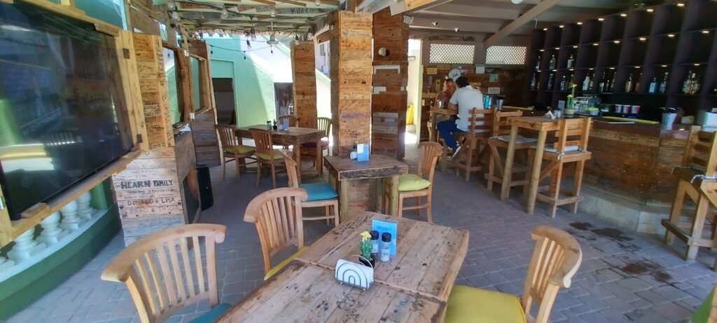 Kini Kini Pool Bar Aruba