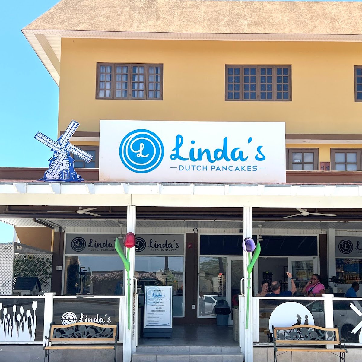 Linda's Dutch Pancakes interior