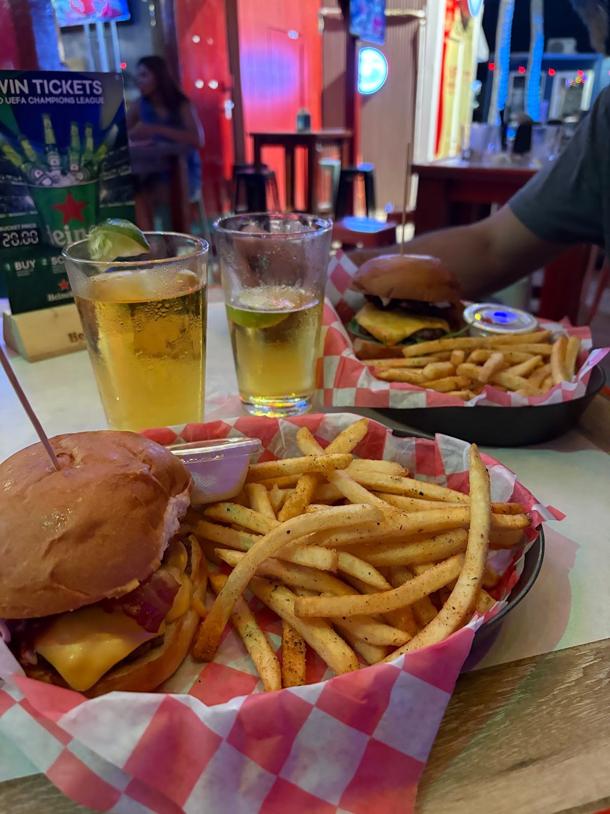 Local Store Aruba dining experience