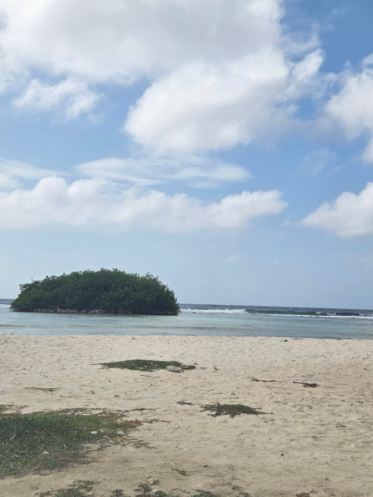 Mangel Halto Beach interior and atmosphere