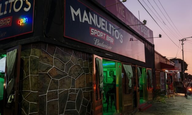 Manuelito’s Aruba: Local Sports Bar in Downtown Oranjestad