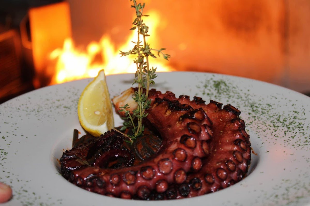 Opus Ocean & Grill interior and atmosphere