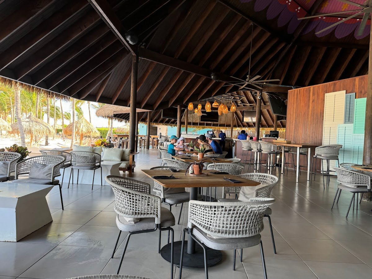 Papagayo Bar & Grill dining experience