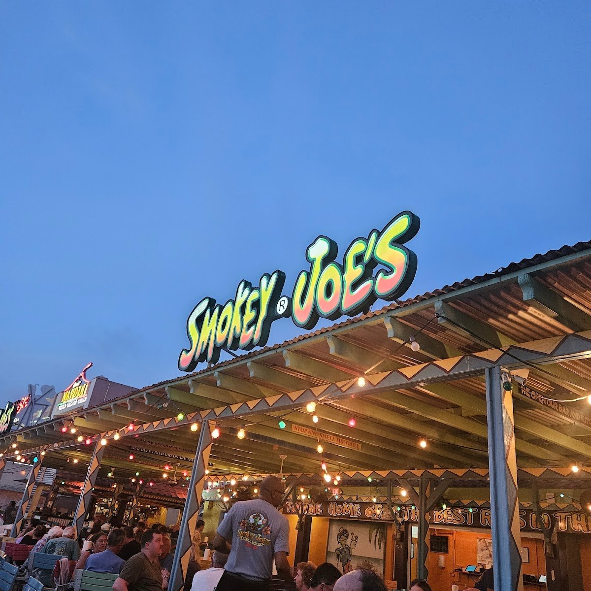 Smokey Joe's Island Grill dining experience