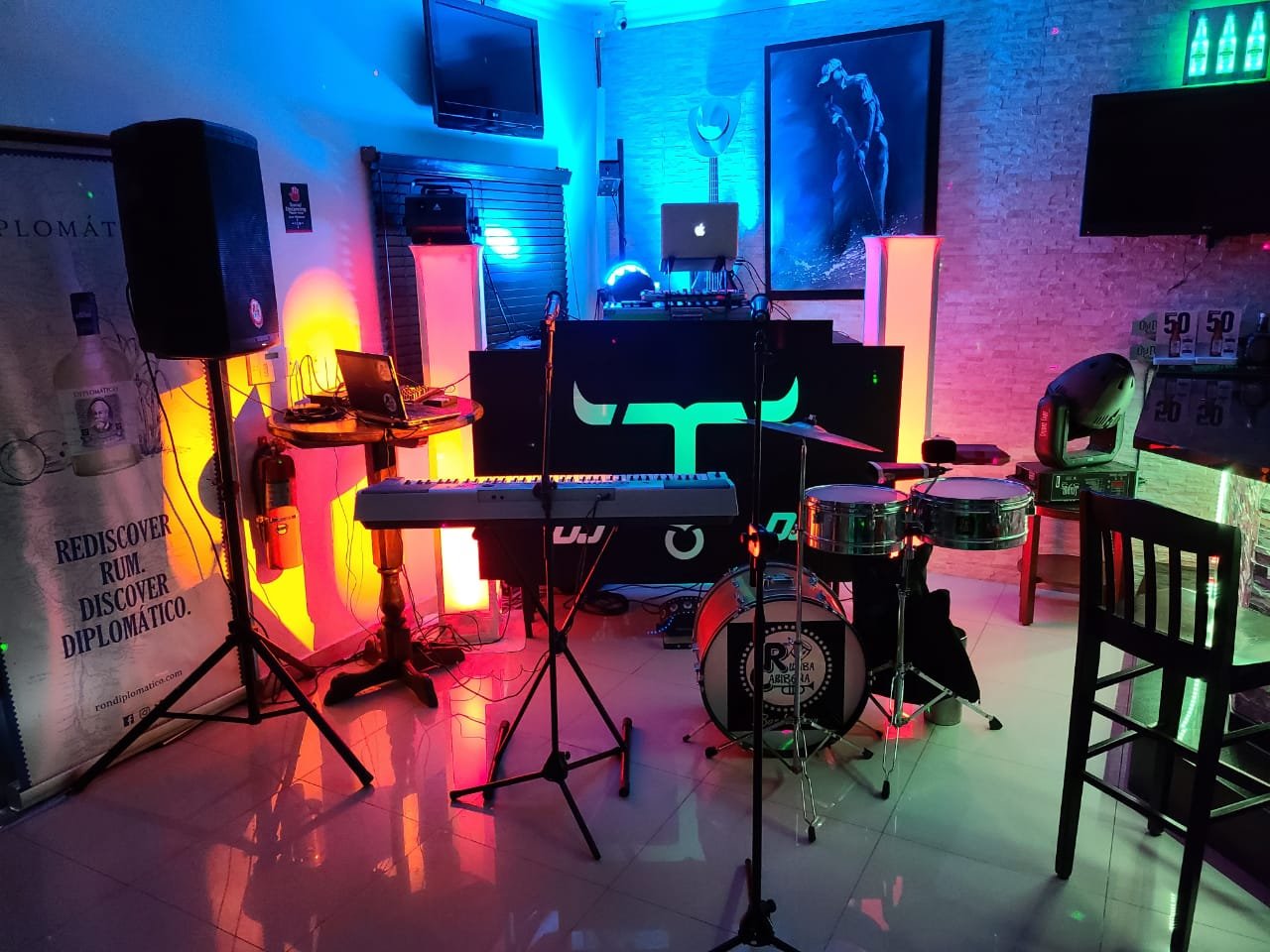 Torino Sports Bar and Grill ambiance