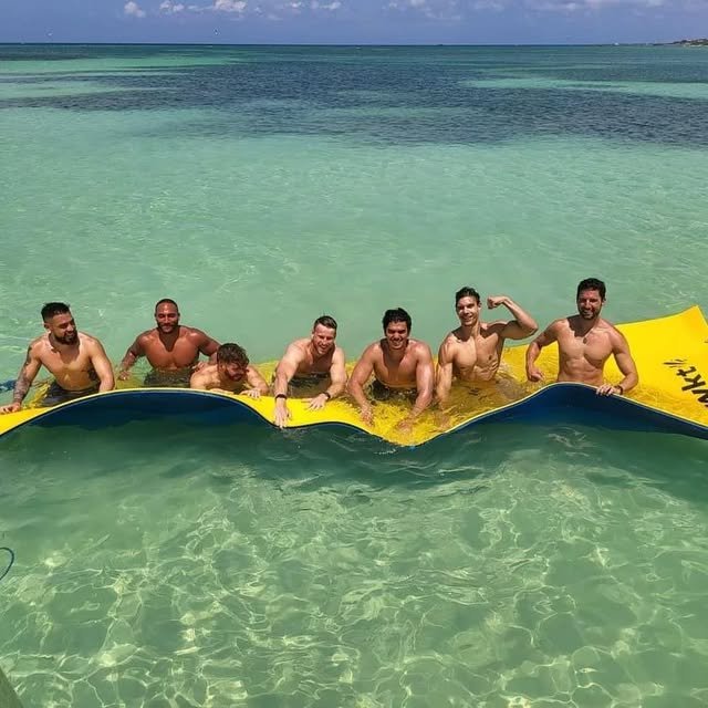 Private catamaran charter Aruba – swimming stop