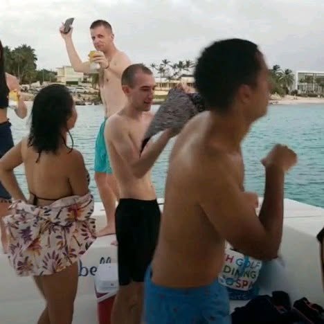 Private catamaran Aruba – the Isabella at the sandbar