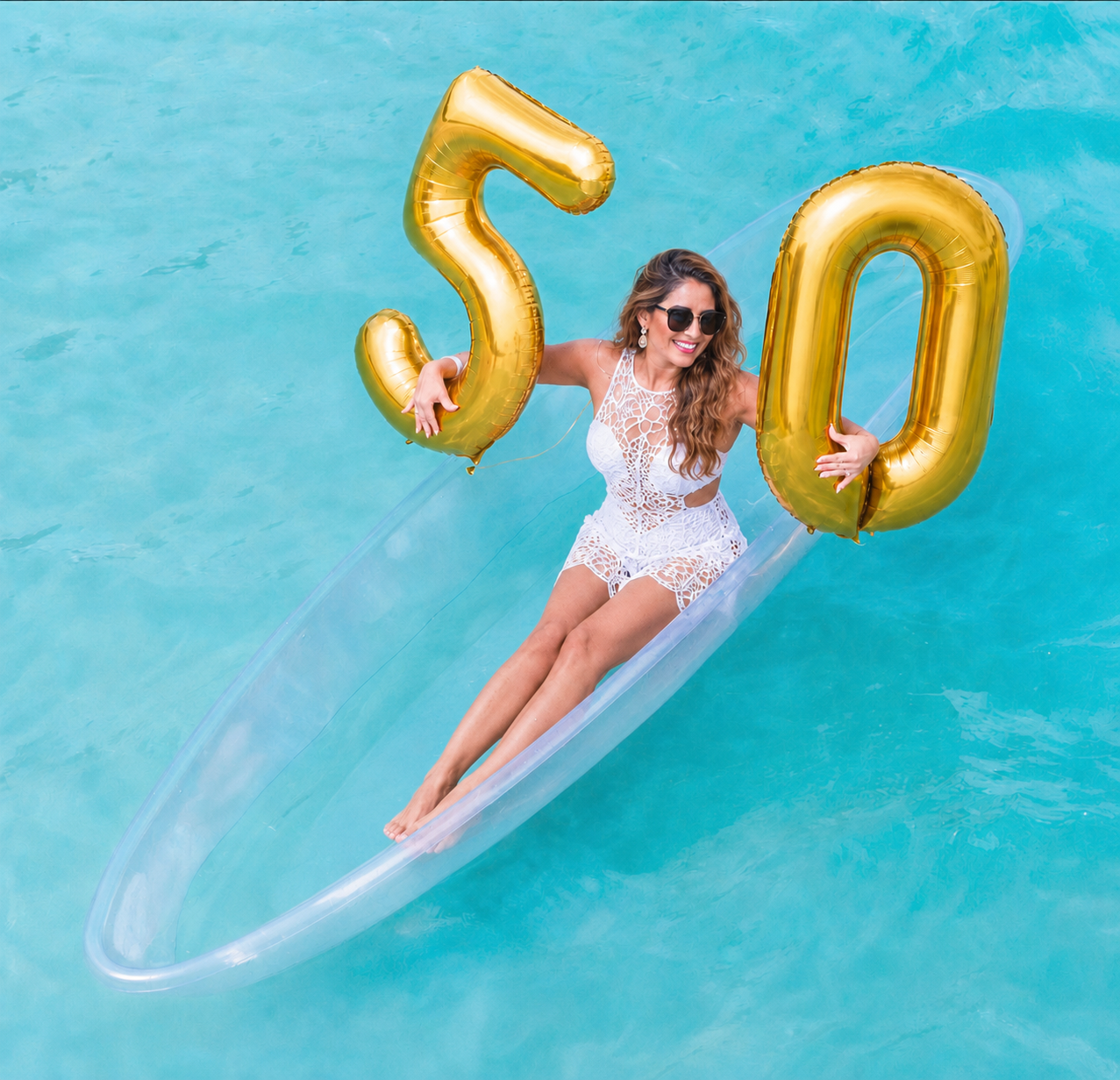 Special occasion clear kayak photoshoot in Aruba with balloons